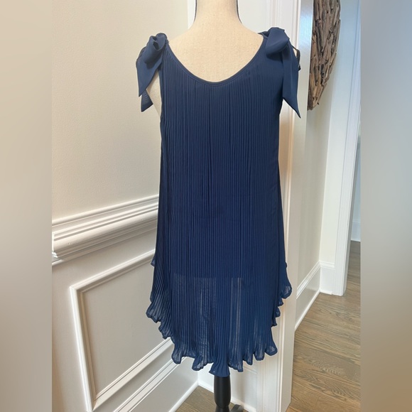 romeo and juliette couture bow pleated top - Picture 2 of 7